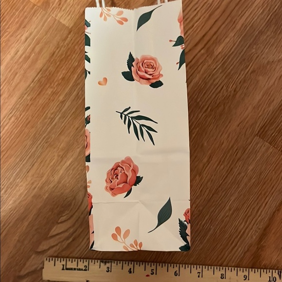 30 Team Bride Floral Gift Bags - Picture 6 of 8